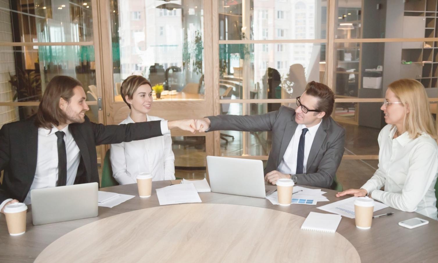 Gráficos de análisis comparativo de gastos mensuales